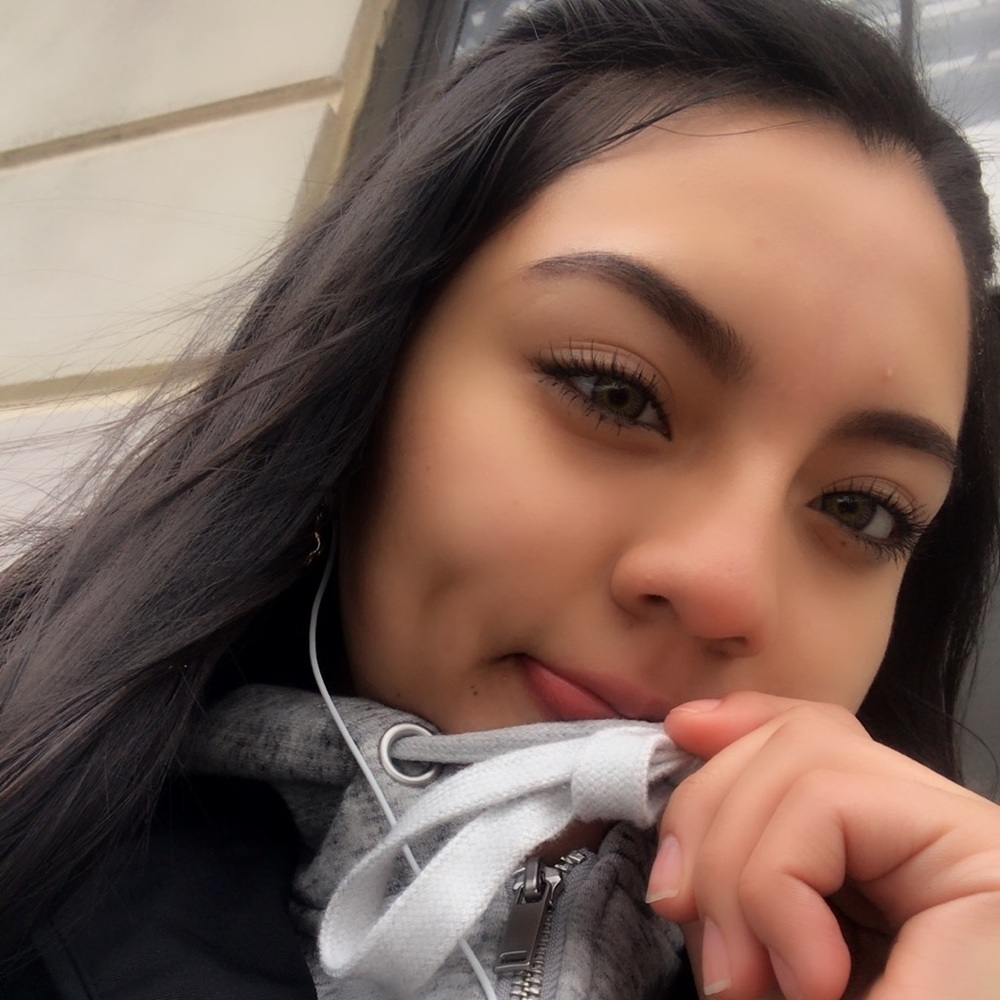 Meet your Posher, Anahi
